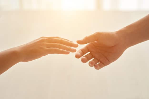 concepto-amor-representado-manos-extendidas-si_1098-18923