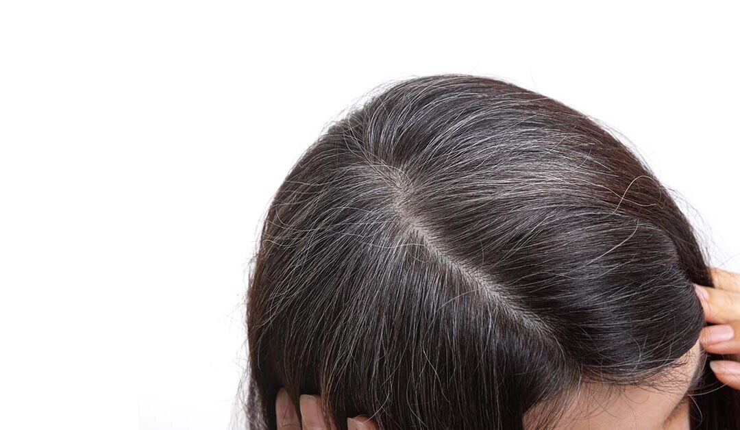 ¿El cabello envejece? Causas, síntomas y prevención